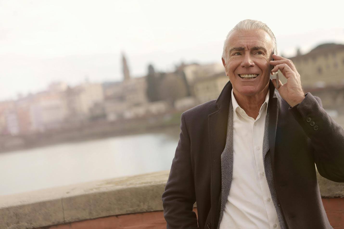 Transitioning from Traditional Phones to Modern Cell Phones- A Guide for Seniors
