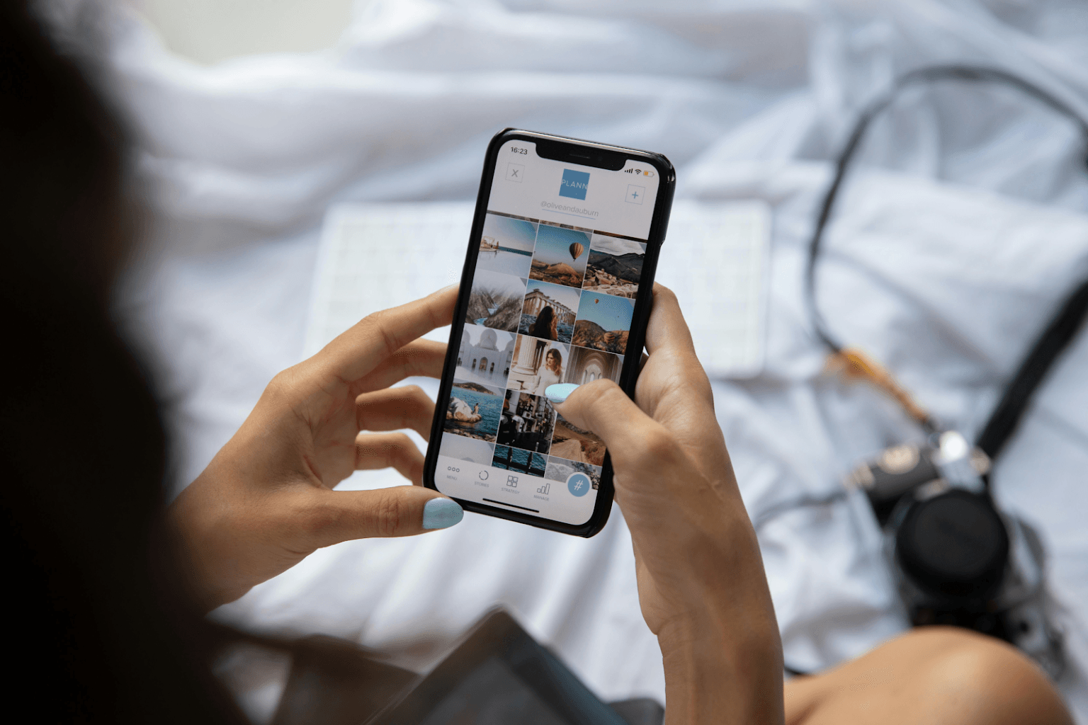 Cell Phone Safety Tips While Traveling Alone | Affinity Cellular