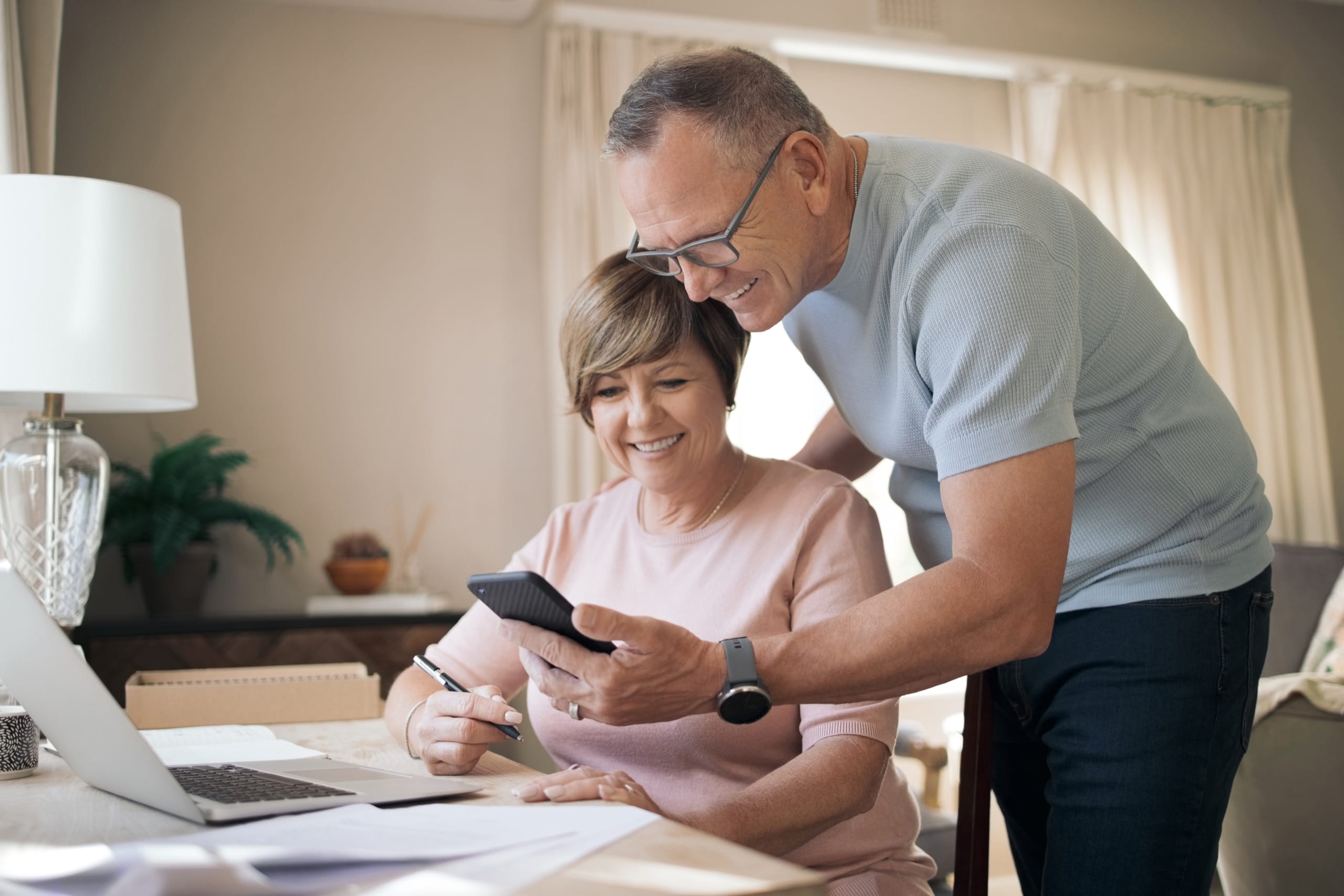 Phone Plan Tips for Empty Nesters Looking to Cut Monthly Costs